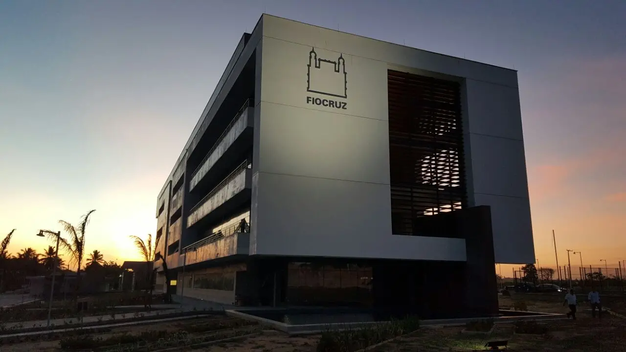 Imagem da notícia: Fiocruz perde análises de pesquisas devido a queda de energia e tem prejuízo de R$ 130 mil