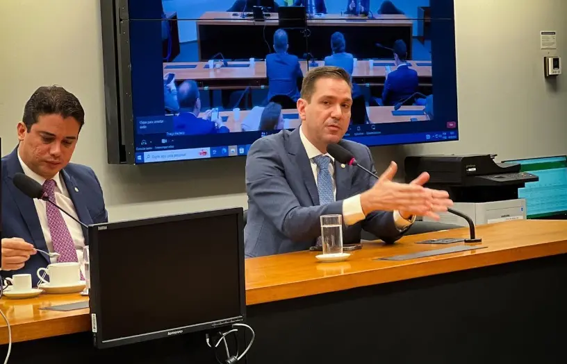 Imagem da notícia: Líder da bancada do CE consegue adiar prazo para resolver impasse sobre emendas até quinta (7)
