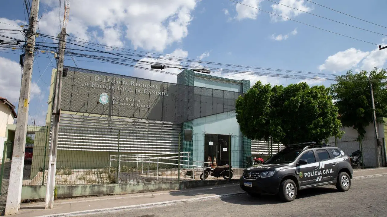 Imagem da notícia: Padrasto é preso suspeito de lesão corporal grave contra enteado de 5 anos, em Canindé, no Ceará