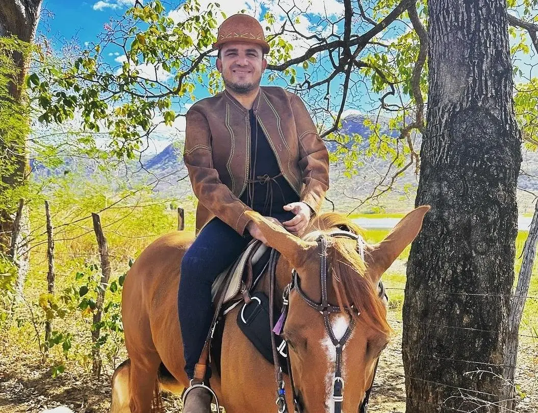 Cantor aguarda resultados de exames