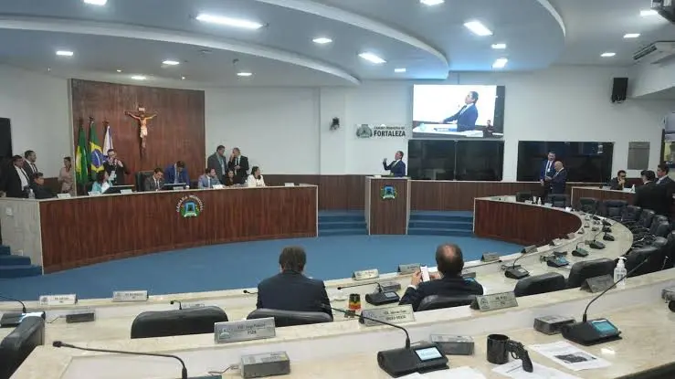 Imagem da notícia: Câmara de Fortaleza aprova título de cidadão fortalezense ao ex-presidente Jair Bolsonaro
