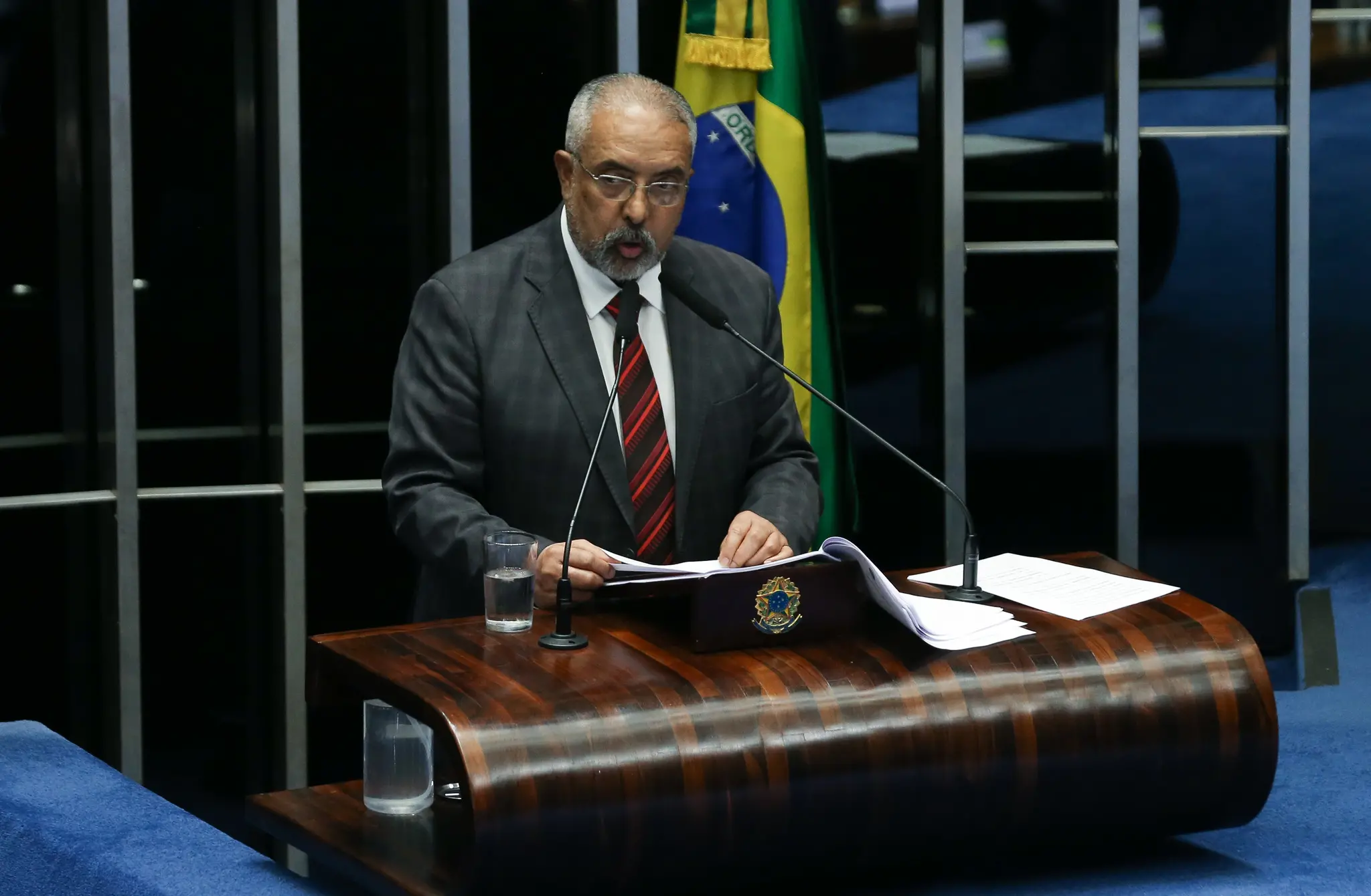 Imagem da notícia: Comissão do Senado aprova projeto que reduz a jornada de trabalho sem cortar salário