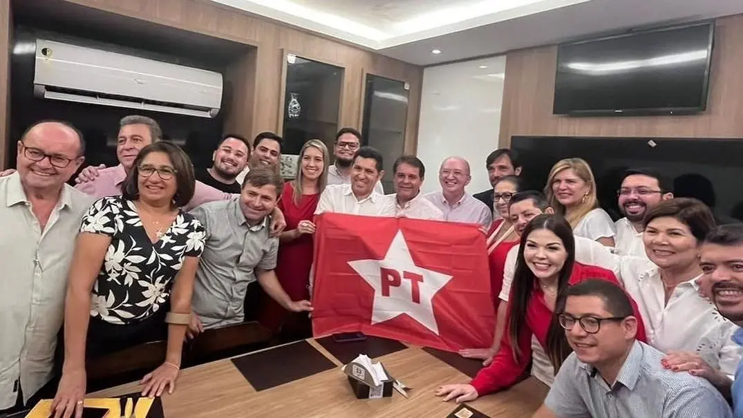 Imagem da notícia: Presidente da Alece, Evandro Leitão tem pedido de filiação aprovado pela executiva do PT Ceará