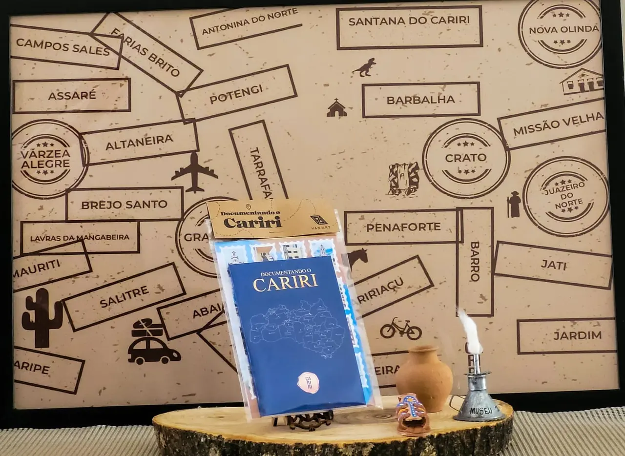 Imagem da notícia: Cearense lança ‘passaporte’ com pontos turísticos do Cariri em formato de selos 