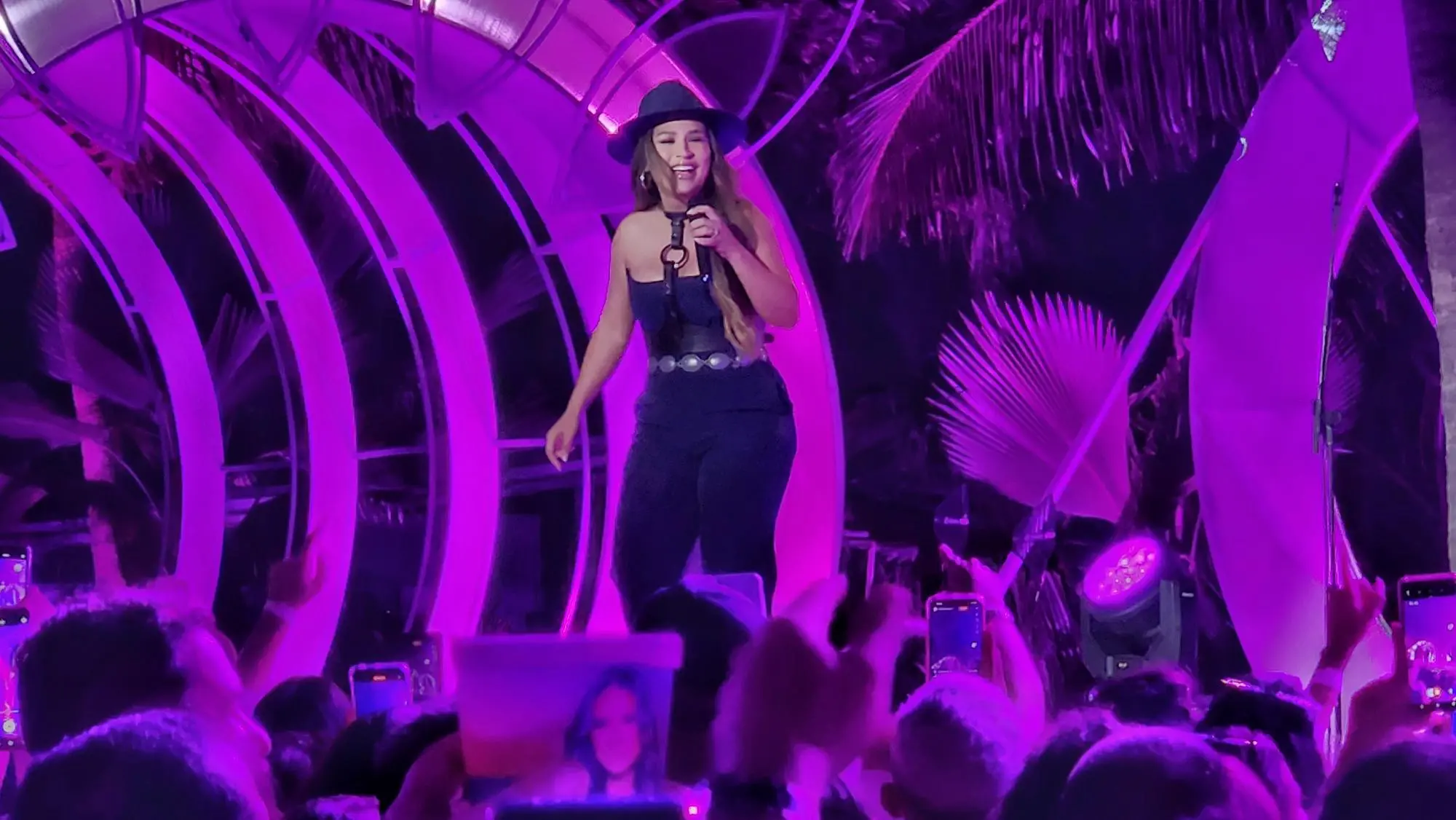 Imagem da notícia: Simone Mendes grava 14 músicas inéditas em DVD no Ceará; cantora incluiu gênero guarânia em setlist
