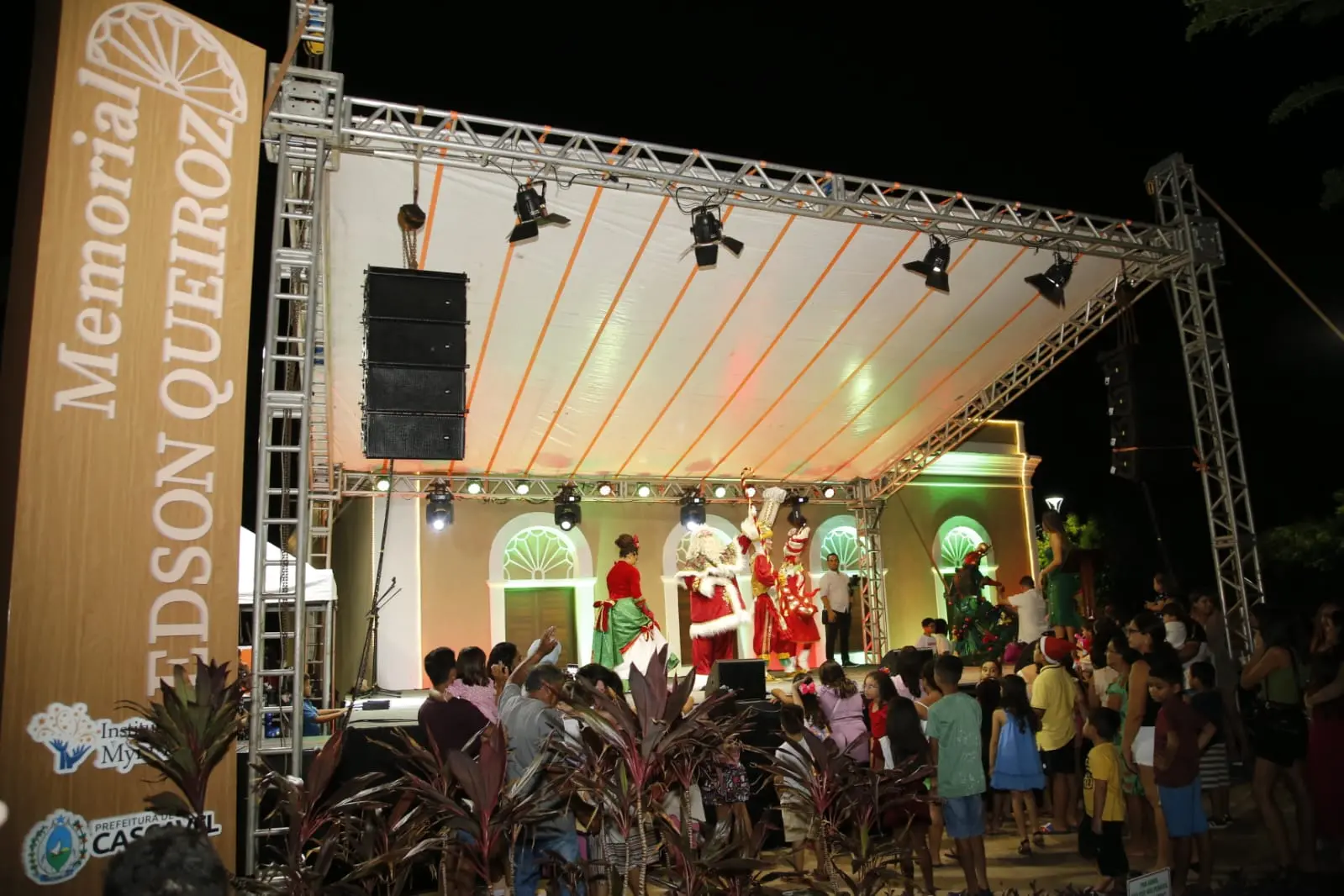 Imagem da notícia: Chegada do Papai Noel marca celebração de Natal no Memorial Edson Queiroz, em  Cascavel 