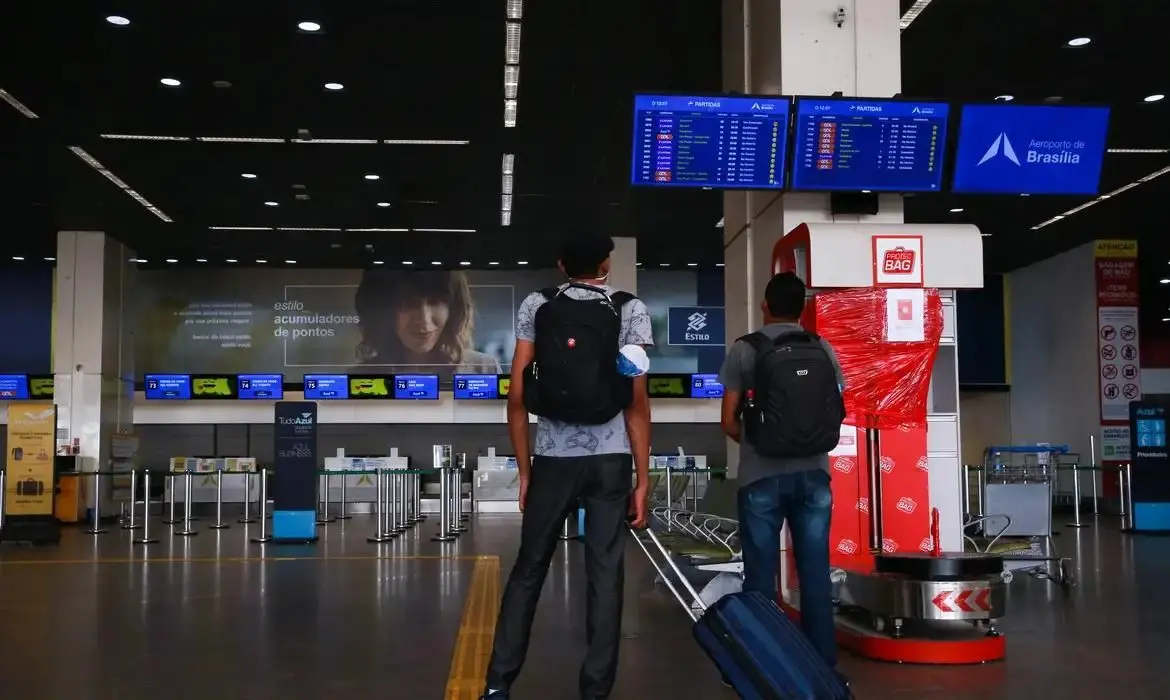 Imagem da notícia: Companhias aéreas prometem reduzir preços e devem vender passagens de até R$ 799 em 2024