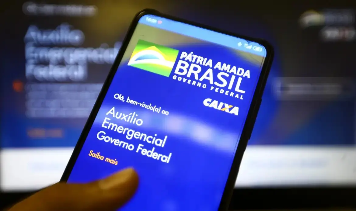 Imagem da notícia: Indenização de R$ 15 mil do Auxílio Brasil: beneficiários podem consultar se têm direito a dinheiro