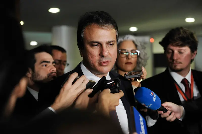 Imagem da notícia: Camilo Santana é apontado como um dos três melhores ministros do governo Lula em pesquisa 