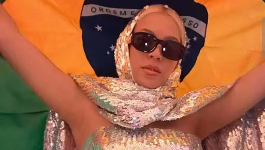 Imagem da notícia: Beyoncé publica fotos de passagem por Salvador; avião da cantora deixou o Brasil de madrugada