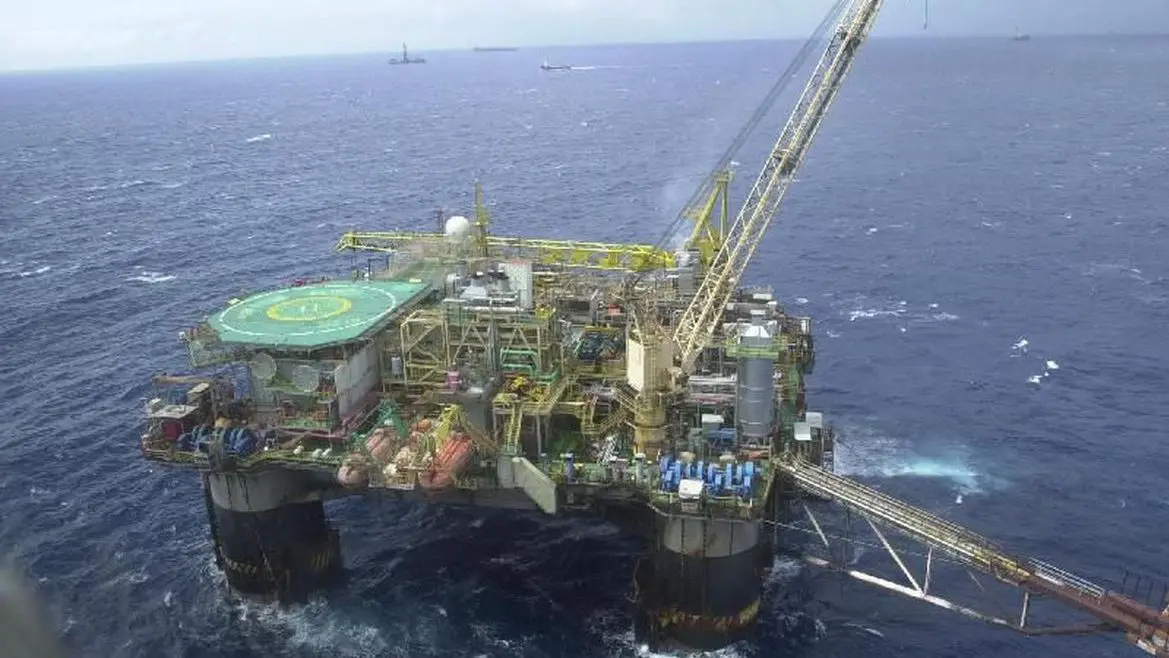 Imagem da notícia: Petrobras anuncia concurso com 20% de vagas para PCD