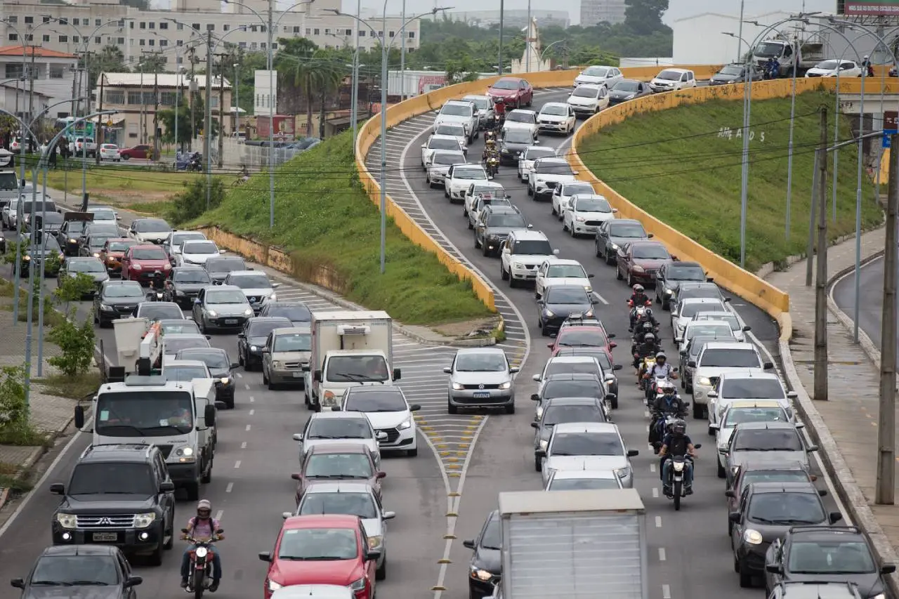 Imagem da notícia: Elmano anuncia redução média de 4,5% no IPVA 2024