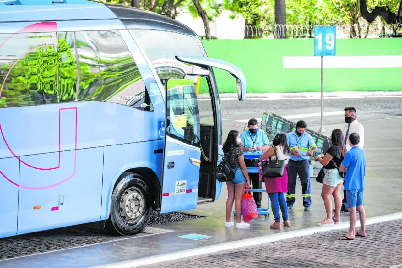 Imagem da notícia: Rodoviárias de Fortaleza terão 173 viagens extras para o Réveillon; veja destinos mais procurados 