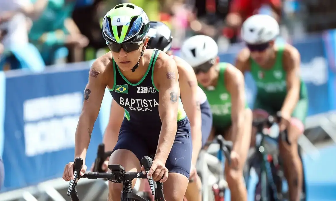 Imagem da notícia: Triatleta Luisa Baptista apresenta melhora respiratória, diz novo boletim médico