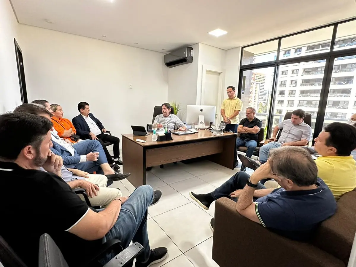 Imagem da notícia: Cid fecha acordo sobre aliança em Fortaleza e grupo político decide por filiação ao PSB