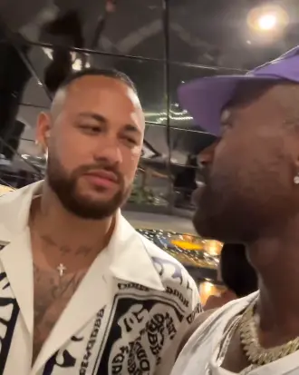 Imagem da notícia: Neymar brinca com possibilidade de comprar Santos durante cruzeiro: 'deixa comigo'