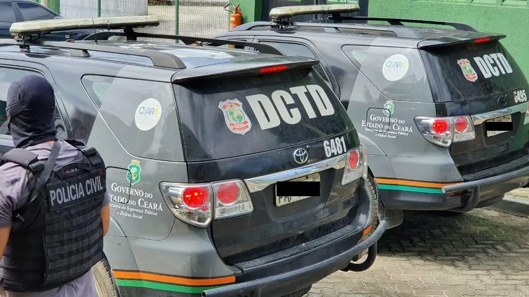 Imagem da notícia: Justiça revoga afastamento de inspetores e delegadas acusados de organização criminosa no Ceará 