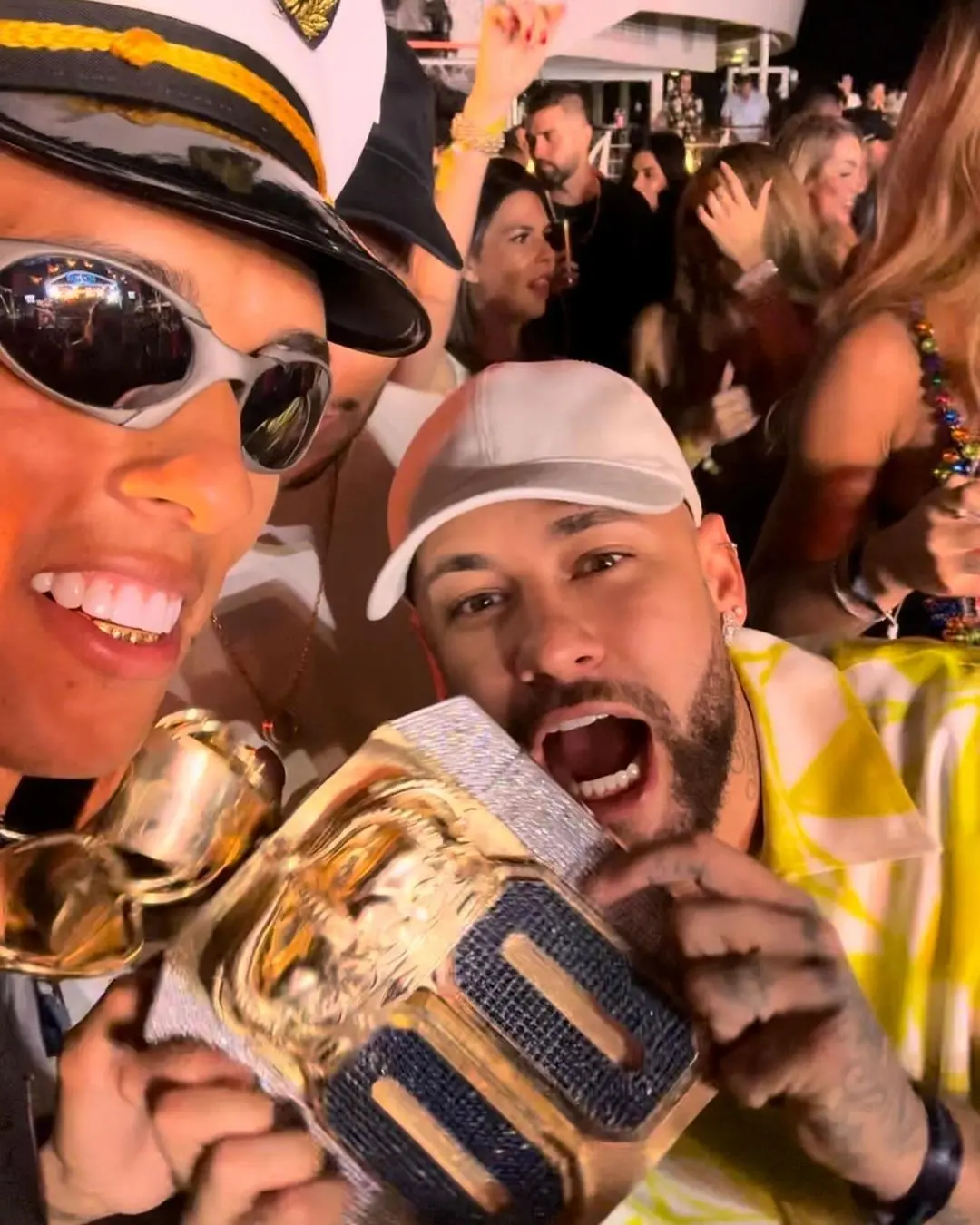 Imagem da notícia: Neymar ganha cordão de influenciador investigado pela PF no valor de R$ 2 milhões durante cruzeiro