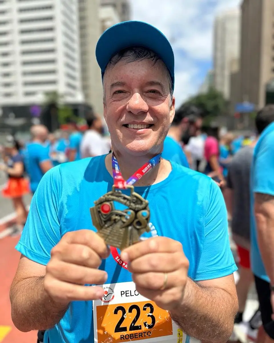 Imagem da notícia: Roberto Kovalick cumpre desafio do Hora 1 e finaliza a São Silvestre: “é uma felicidade enorme”