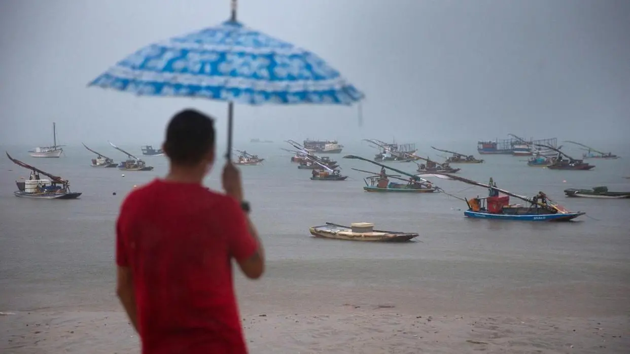Imagem da notícia: Com fortes trovoadas, Fortaleza e municípios do Interior registram chuva no primeiro dia de 2024