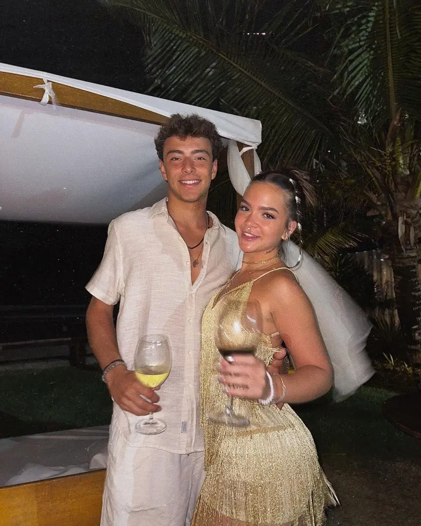 Imagem da notícia: Mel Maia publica foto com novo namorado e se declara: 