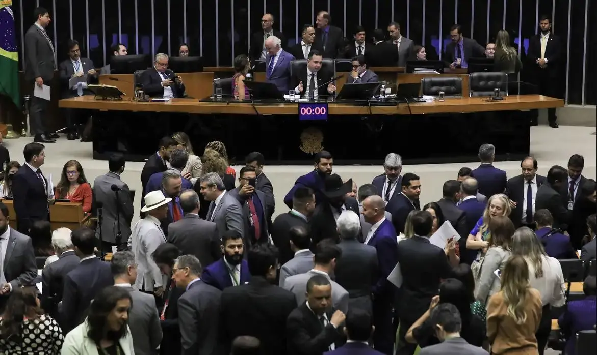 Imagem da notícia: Lula sanciona Lei Orçamentária de 2024 com vetos e estabelece meta de déficit primário zero