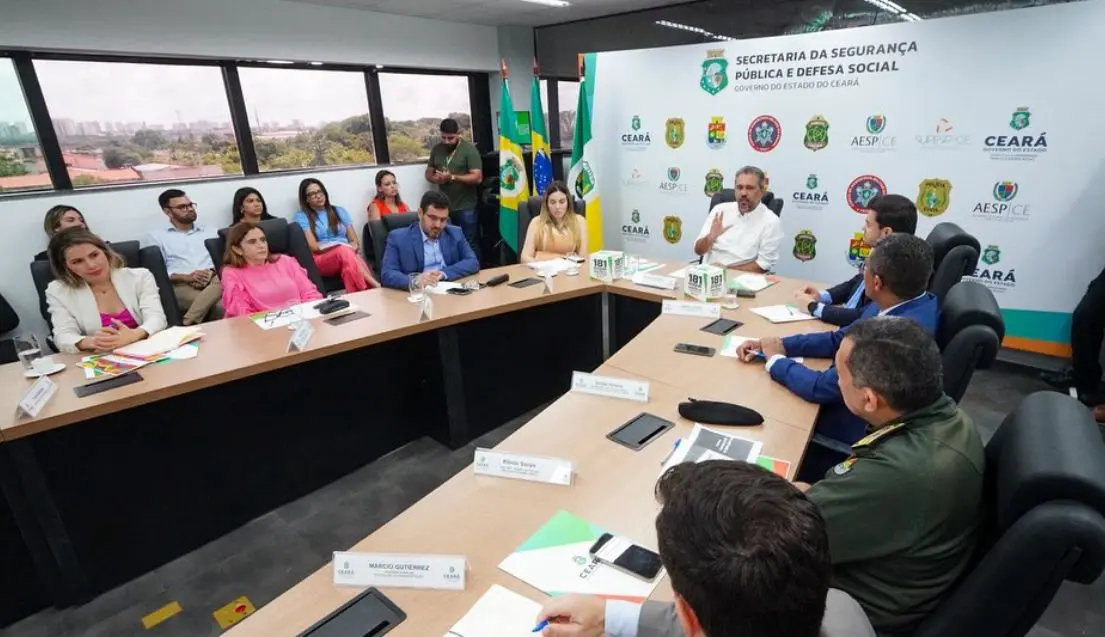 Imagem da notícia: Elmano quer nova estratégia contra facções e sugere até ministério específico para Segurança