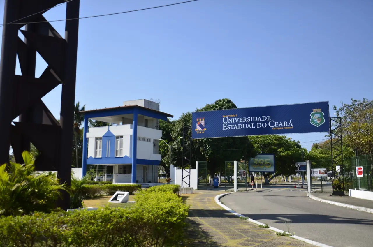 Imagem da notícia: Concurso Uece: nova seleção para professor efetivo deve ser lançada neste ano, diz reitor