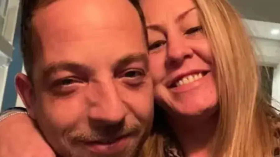 Imagem da notícia: Mulher do cantor britânico James Morrison é encontrada morta em casa