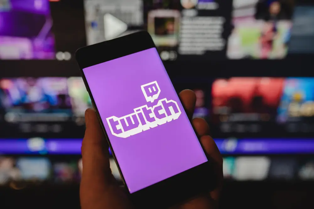 Imagem da notícia: Twitch, site de transmissão ao vivo da Amazon, anuncia demissão de 500 funcionários