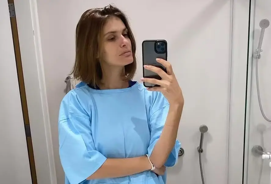 Imagem da notícia: Modelo Caroline Francischini passa por cirurgia após diagnóstico de câncer no útero