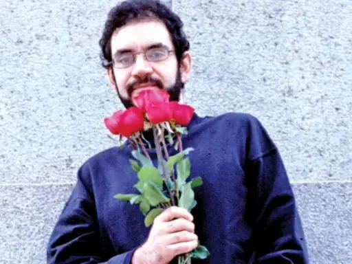 Imagem da notícia: Filho de Renato Russo pede remoção de música do pai da plataforma TikTok; entenda