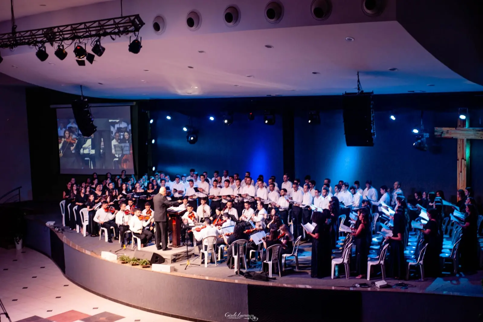 Imagem da notícia: Concerto de música sacra terá apresentação gratuita com coral de 140 vozes e orquestra neste sábado