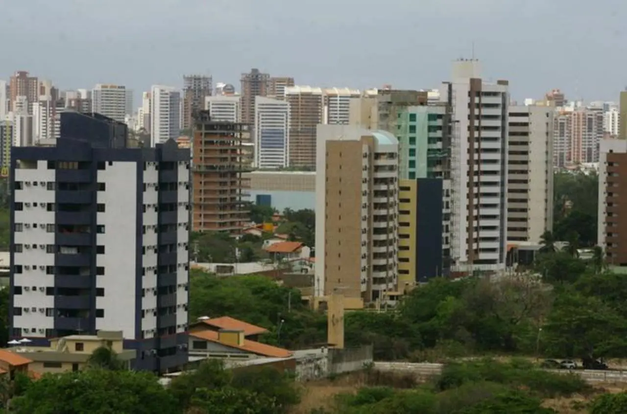 Vista aérea de prédios em Fortaleza