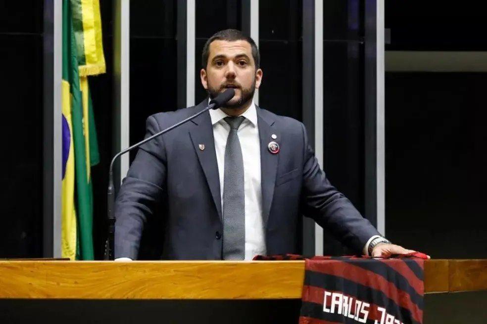 Imagem da notícia: Deputado Carlos Jordy é alvo de nova fase da Operação Lesa Pátria