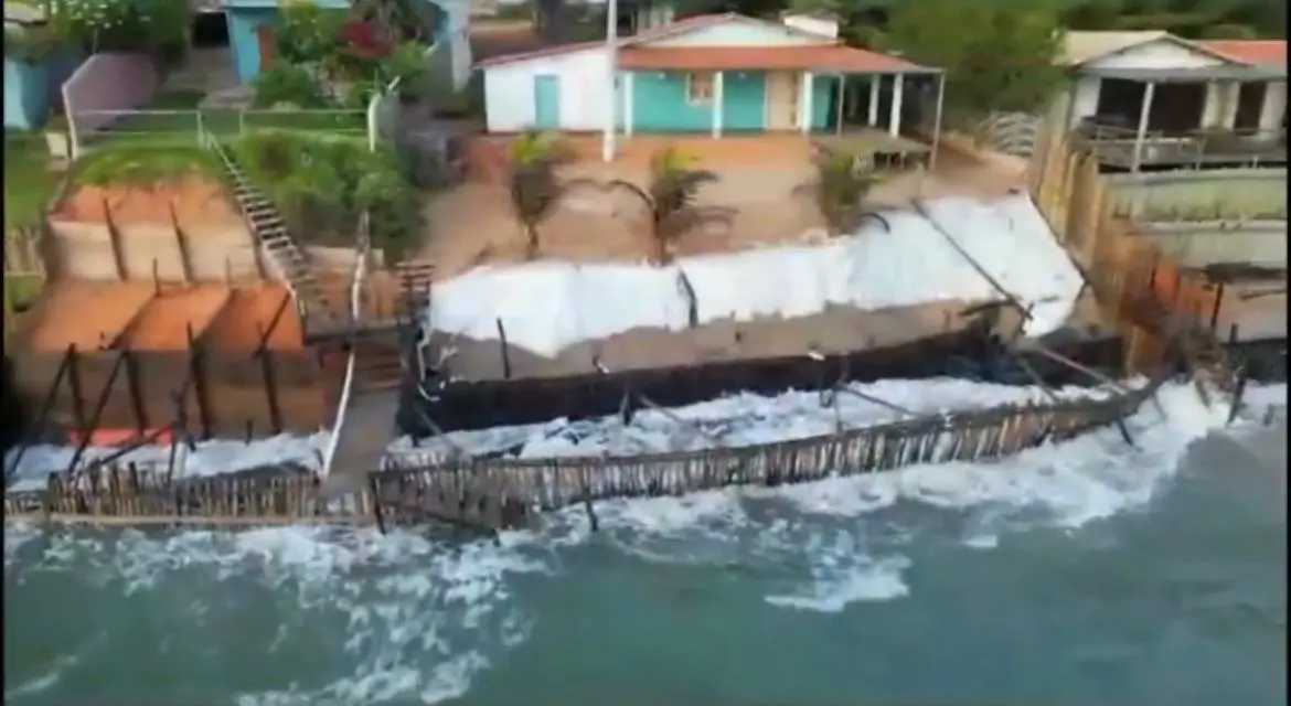 Imagem da notícia: Praia da Peroba ganhará espigão para conter avanço do mar, anuncia Prefeitura de Icapuí