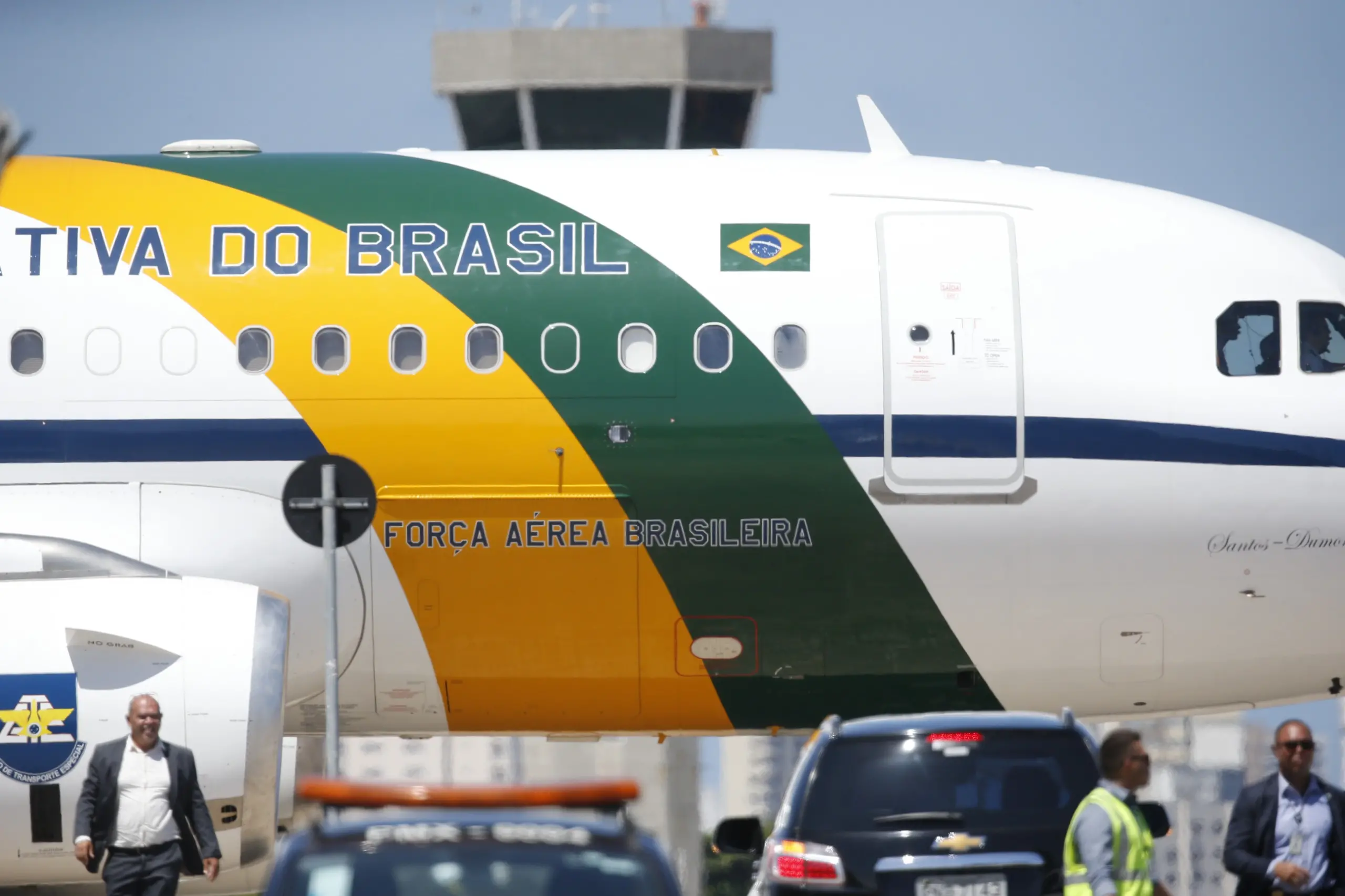 Imagem da notícia: Evandro Leitão é o único pré-candidato do PT a recepcionar Lula, em Fortaleza, com Camilo e Elmano