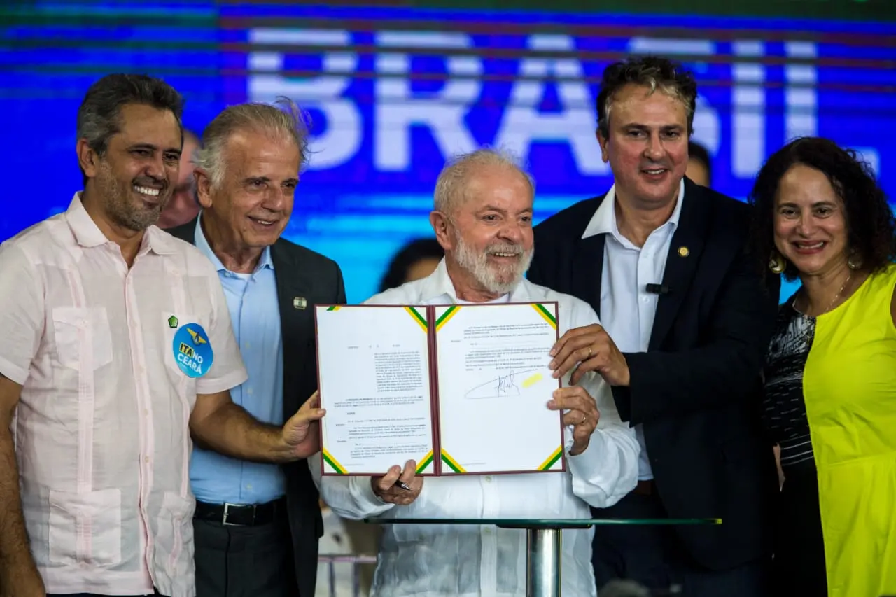 Imagem da notícia: ITA em Fortaleza é pagamento de dívida de gratidão pelo que o CE fez pela educação do País, diz Lula