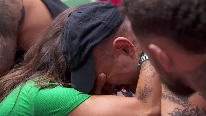 Na quinta (18), Vanessa Lopes discutiu com MC Bin Laden na cozinha do BBB 24