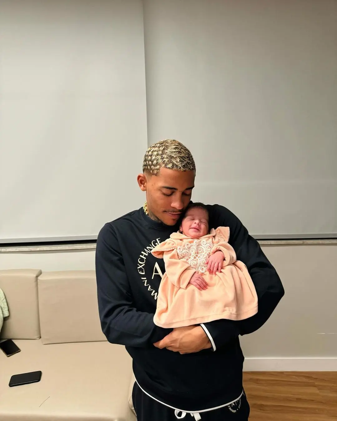 Imagem da notícia: MC Poze do Rodo será pai pela sexta vez e brinca com Neymar: 'Vai ficar difícil de me alcançar'