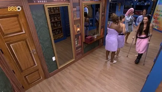 Imagem da notícia: BBB 24: machucado de Giovanna no pé tem piora e é chamada ao confessionário 