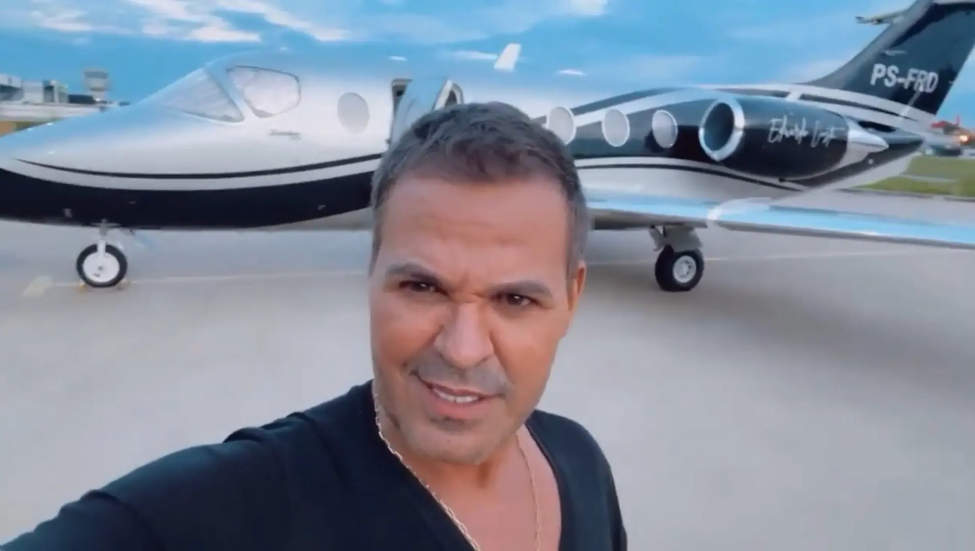 Imagem da notícia: Eduardo Costa compra avião avaliado em até R$ 40 milhões