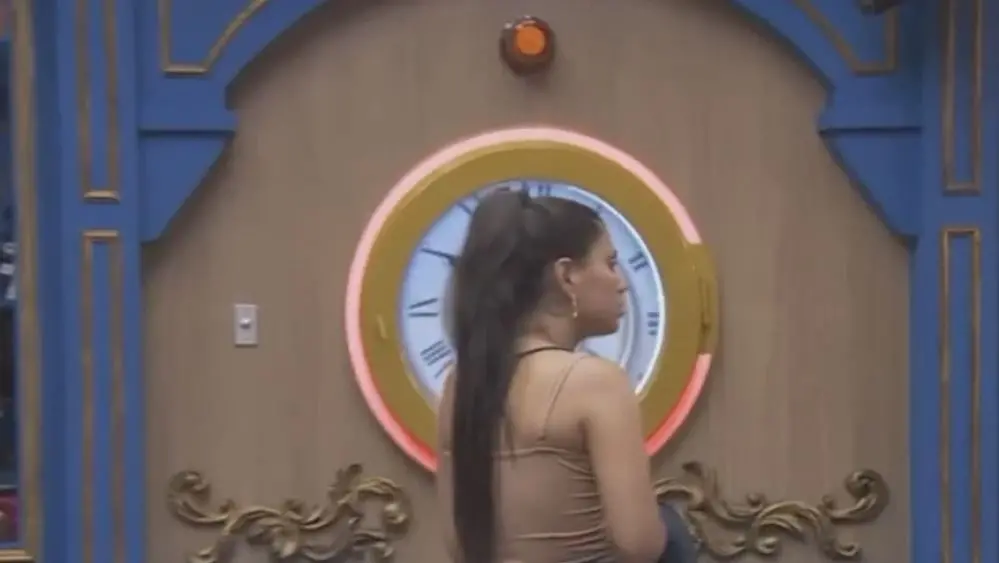 Imagem da notícia: BBB 24: Botão da desistência dispara no reality e brothers se assustam; veja momento