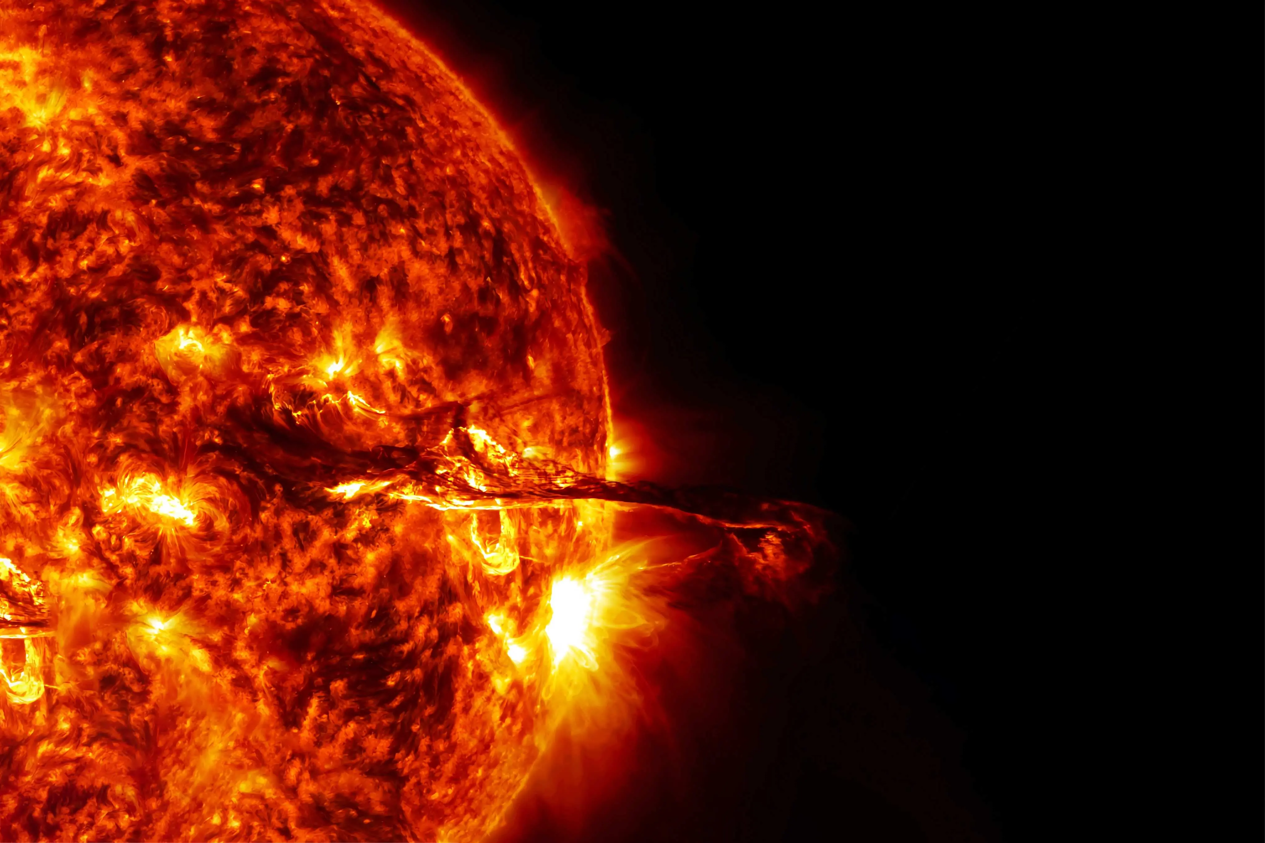 Imagem da notícia: Vídeo mostra explosões que causaram tempestade solar; assista