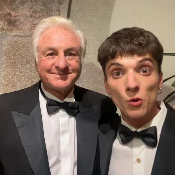 Roberto Canessa ao lado do Matías Recalt, ator que interpretou ele no filme 