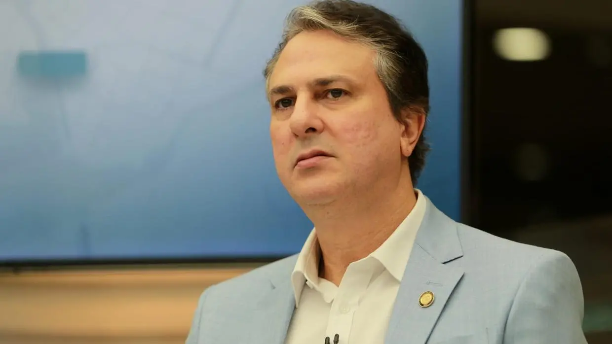 Imagem da notícia: PF investiga se Camilo Santana era monitorado irregularmente pela Abin, diz jornal