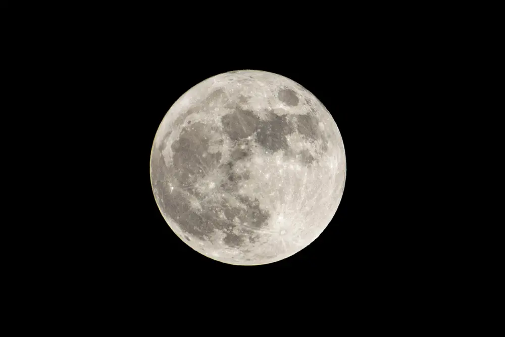 Imagem da notícia: Lua do Lobo, a primeira lua cheia do ano, acontece nesta quinta (25); veja significado