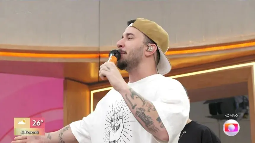 Imagem da notícia: Vocalista do Jeito Moleque canta hit do Backstreet Boys e vira meme ao errar letra