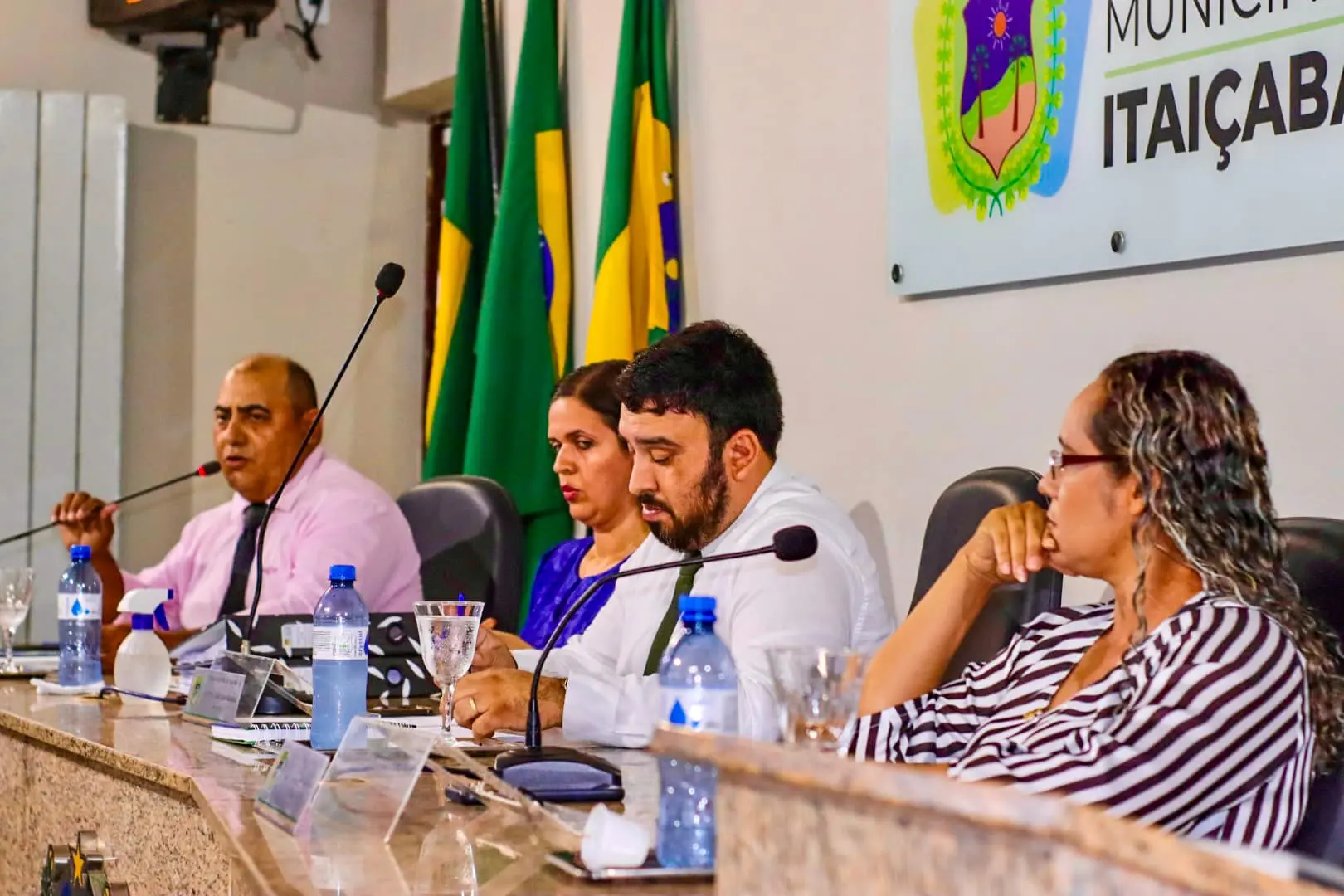Imagem da notícia: Câmara de Itaiçaba arquiva processo contra vice-prefeito por susposto superfaturamento na Educação