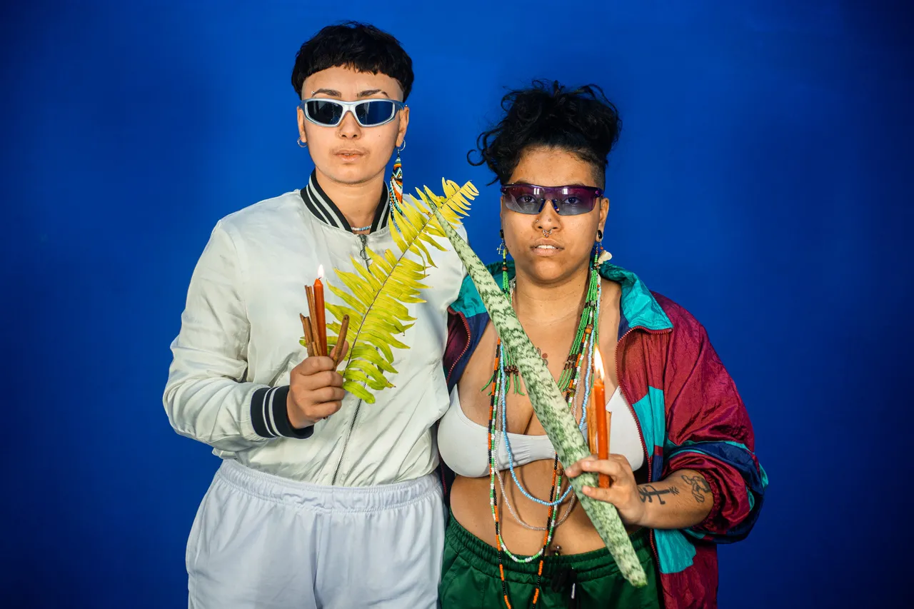 Abeju Rizzo e Miky Vitorino, do Transtcholagi, durante a performance REC